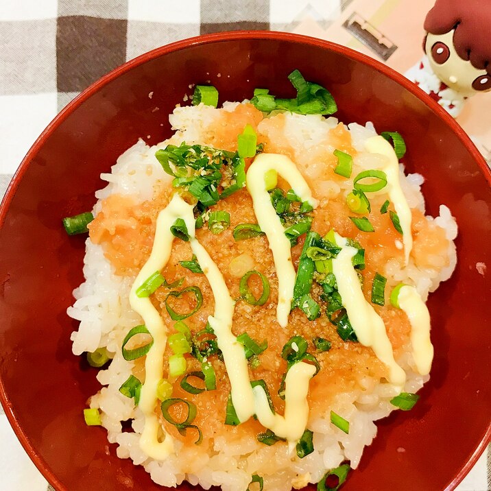 とろけるサーモンのたたきミニ丼